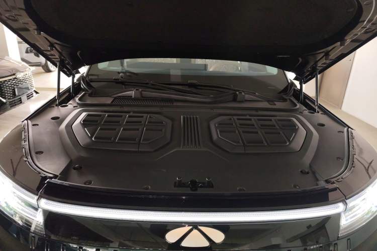 Used Chery Fengyun T11 2026 Model 220 All-Wheel Drive Dual IMAX Theater Edition Engine Bay