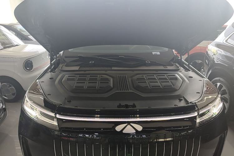 Used Chery Fengyun T11 2026 Model 220 Rear-Drive Dual IMAX Theater Edition Engine Bay