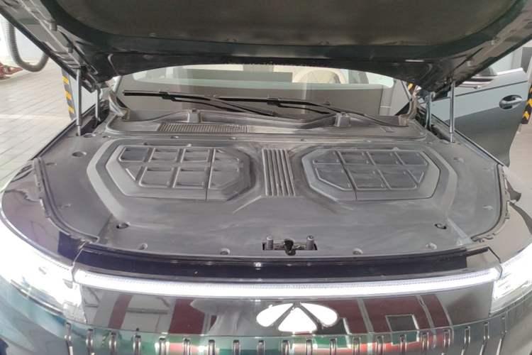 Used Chery Fengyun T11 2026 Model 220 All-Wheel Drive Family Fun Edition Engine Bay