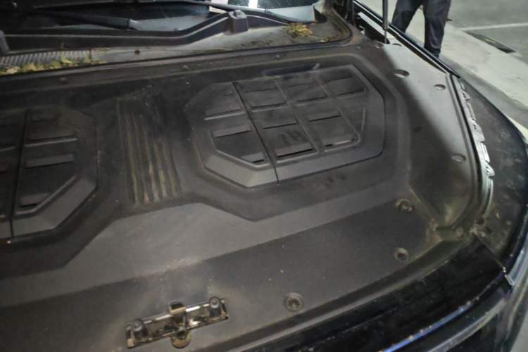 Used Chery Fengyun T11 2026 Model 220 All-Wheel Drive Family Fun Edition Engine Bay Left