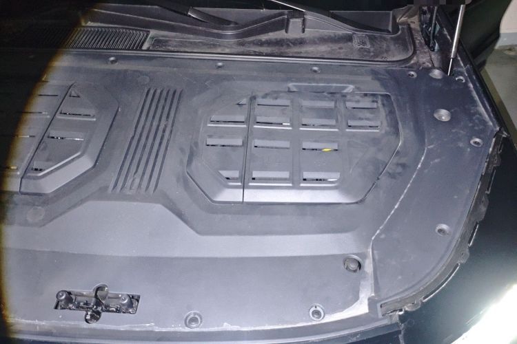 Used Chery Fengyun T11 2026 Model 220 All-Wheel Drive Family Fun Edition Engine Bay Left