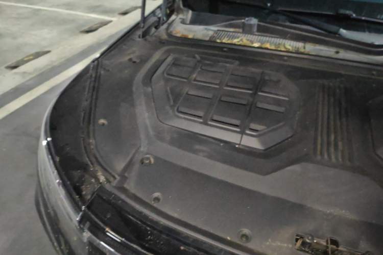 Used Chery Fengyun T11 2026 Model 220 All-Wheel Drive Family Fun Edition Engine Bay Right