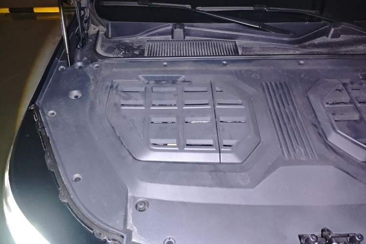 Used Chery Fengyun T11 2026 Model 220 All-Wheel Drive Family Fun Edition Engine Bay Right
