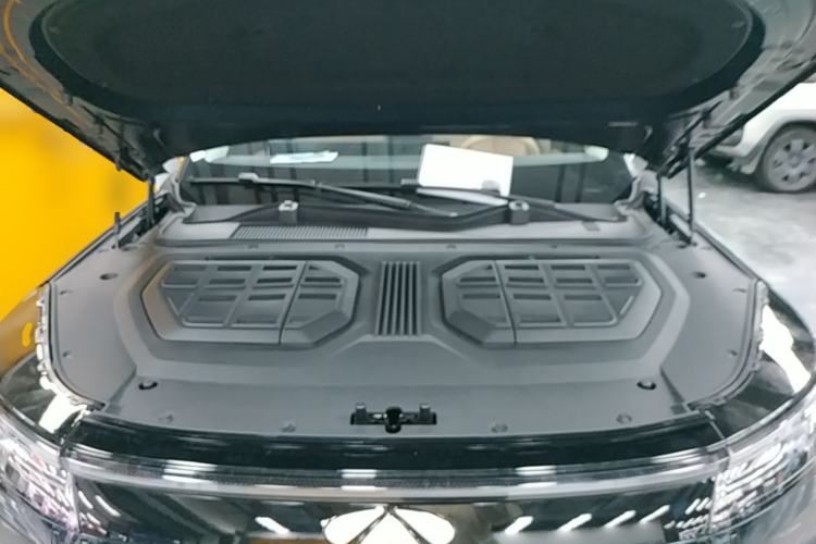 Used Chery Fengyun T11 2026 Model 220 All-Wheel Drive Family Fun Edition Engine Bay