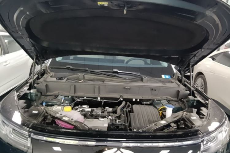 Used Chery Fengyun T11 2026 Model 220 All-Wheel Drive Family Fun Edition Engine Bay