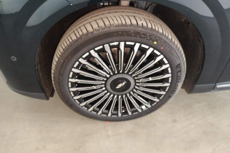 Used Chery Fengyun T11 2026 Model 220 All-Wheel Drive Dual IMAX Theater Edition Exterior 4