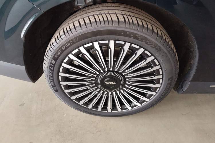 Used Chery Fengyun T11 2026 Model 220 All-Wheel Drive Dual IMAX Theater Edition Exterior 5