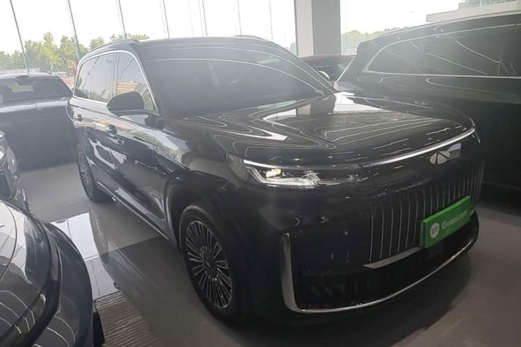 Used Chery Fengyun T11 2026 Model 220 Rear-Drive Dual IMAX Theater Edition Front Right 45 Deg