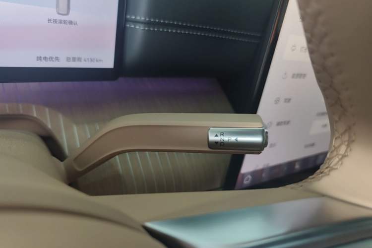 Used Chery Fengyun T11 2026 Model 220 Rear-Drive Dual IMAX Theater Edition Gear Lever