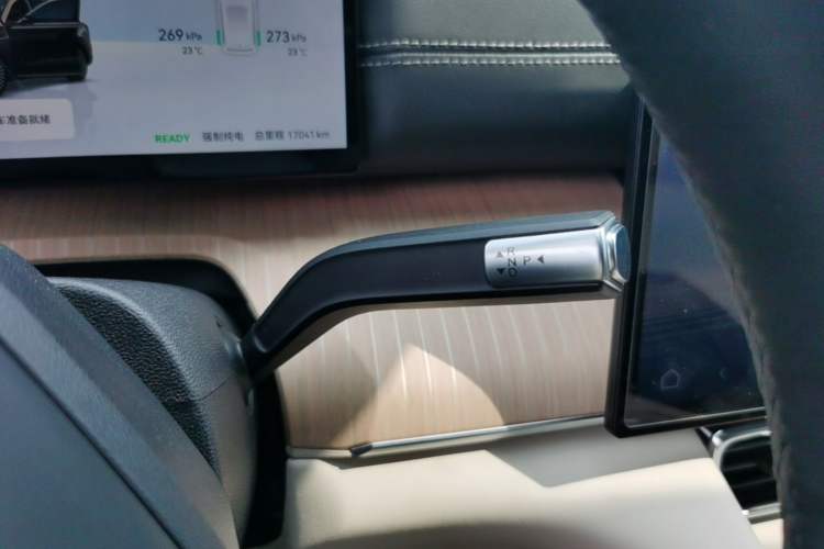 Used Chery Fengyun T11 2026 Model 220 All-Wheel Drive Family Fun Edition Gear Lever