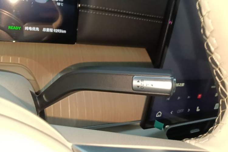 Used Chery Fengyun T11 2026 Model 220 All-Wheel Drive Family Fun Edition Gear Lever