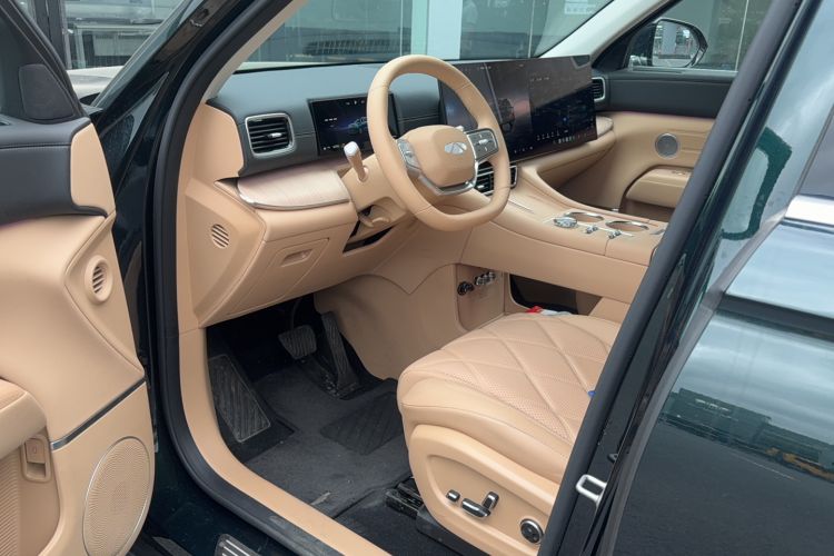 Used Chery Fengyun T11 2026 Model 220 All-Wheel Drive Family Fun Edition Interior 1