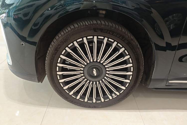 Used Chery Fengyun T11 2026 Model 220 All-Wheel Drive Family Fun Edition Left Front Wheel Hub