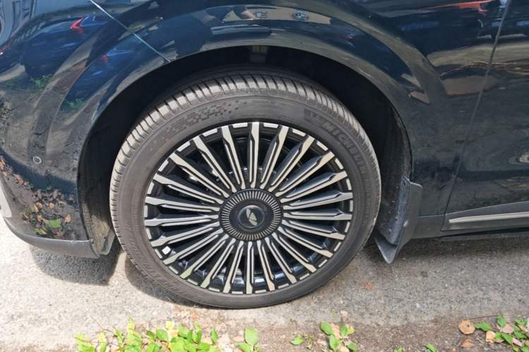 Used Chery Fengyun T11 2026 Model 220 All-Wheel Drive Family Fun Edition Left Front Wheel Hub