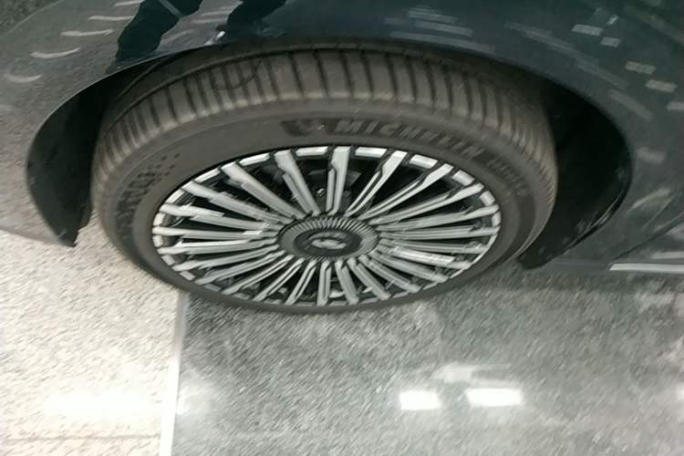 Used Chery Fengyun T11 2026 Model 220 All-Wheel Drive Family Fun Edition Left Front Wheel Hub