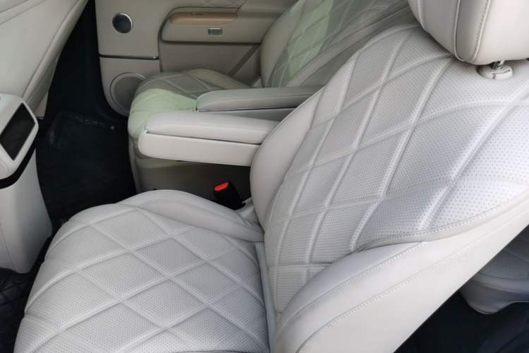 Used Chery Fengyun T11 2026 Model 220 All-Wheel Drive Family Fun Edition Left Rear Seat