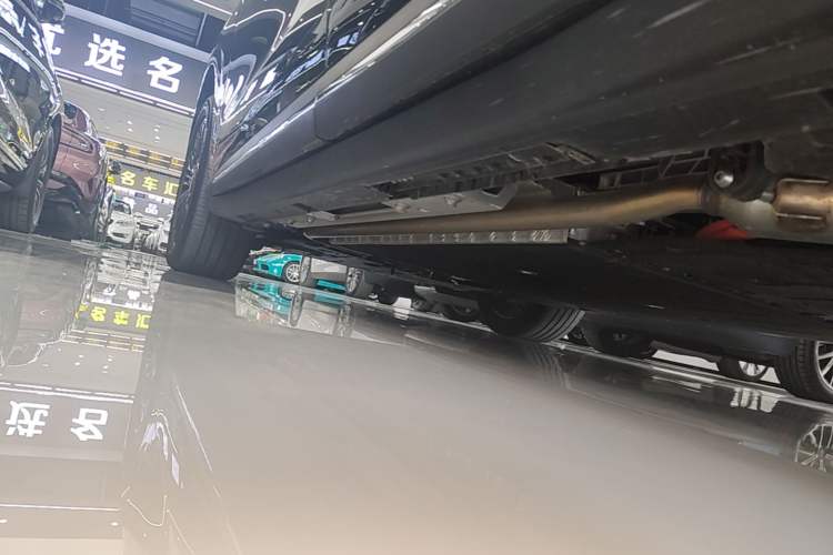 Used Chery Fengyun T11 2026 Model 220 Rear-Drive Dual IMAX Theater Edition Left Side Sill