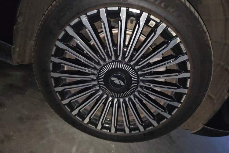 Used Chery Fengyun T11 2026 Model 220 All-Wheel Drive Family Fun Edition Right Front Wheel Hub