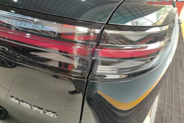 Used Chery Fengyun T11 2026 Model 220 All-Wheel Drive Family Fun Edition Right Rear Taillight