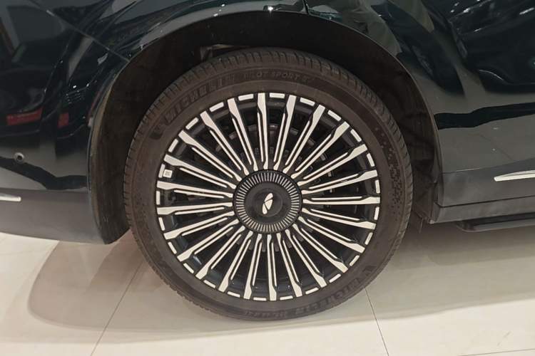 Used Chery Fengyun T11 2026 Model 220 All-Wheel Drive Family Fun Edition Right Rear Wheel Hub
