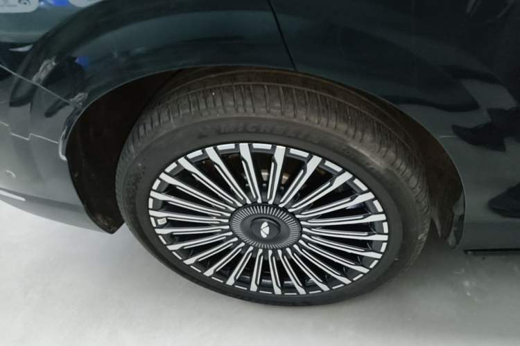Used Chery Fengyun T11 2026 Model 220 All-Wheel Drive Dual IMAX Theater Edition Right Rear Wheel Hub