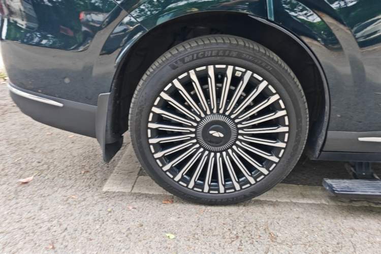 Used Chery Fengyun T11 2026 Model 220 All-Wheel Drive Family Fun Edition Right Rear Wheel Hub