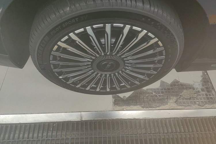 Used Chery Fengyun T11 2026 Model 220 All-Wheel Drive Family Fun Edition Right Rear Wheel Hub