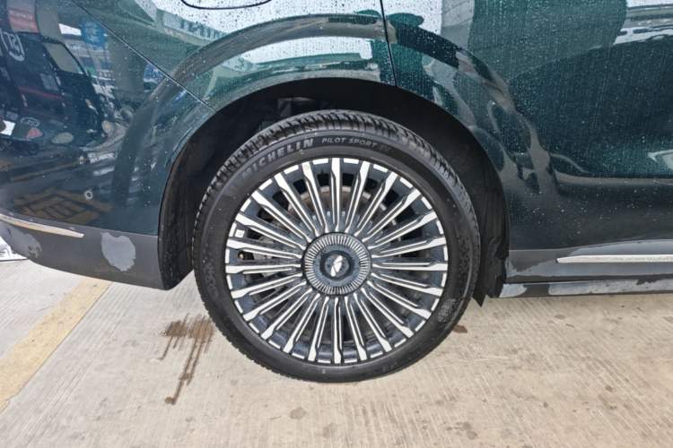 Used Chery Fengyun T11 2026 Model 220 All-Wheel Drive Family Fun Edition Right Rear Wheel Hub