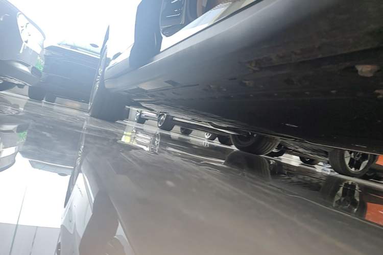 Used Chery Fengyun T11 2026 Model 220 Rear-Drive Dual IMAX Theater Edition Right Side Sill