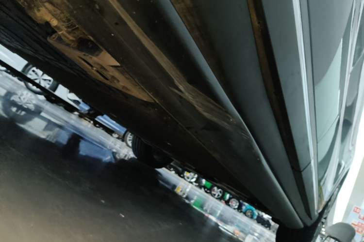 Used Chery Fengyun T11 2026 Model 220 All-Wheel Drive Dual IMAX Theater Edition Right Side Sill