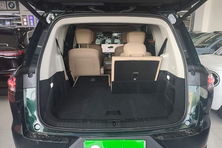 Used Chery Fengyun T11 2026 Model 220 Rear-Drive Dual IMAX Theater Edition Trunk