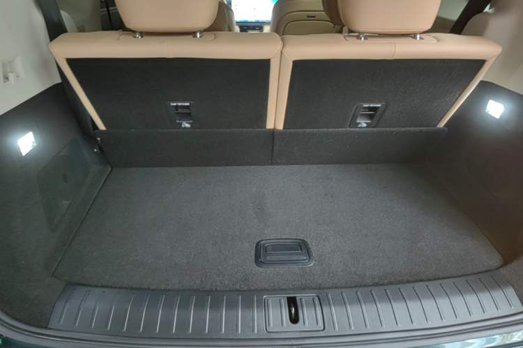 Used Chery Fengyun T11 2026 Model 220 All-Wheel Drive Family Fun Edition Trunk