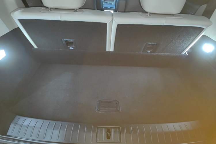 Used Chery Fengyun T11 2026 Model 220 All-Wheel Drive Family Fun Edition Trunk