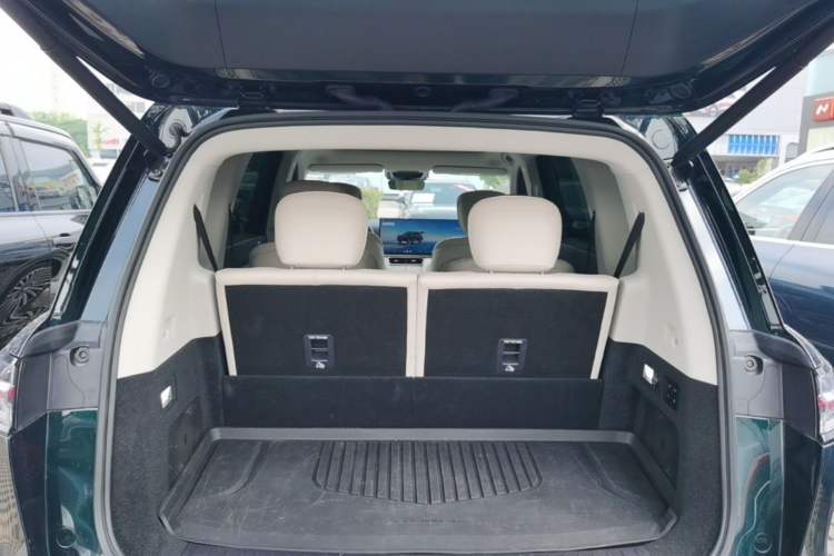 Used Chery Fengyun T11 2026 Model 220 All-Wheel Drive Family Fun Edition Trunk
