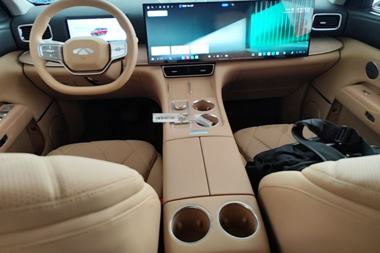 Used Chery Fengyun T11 2026 Model 220 Rear-Drive Dual IMAX Theater Edition Center Console
