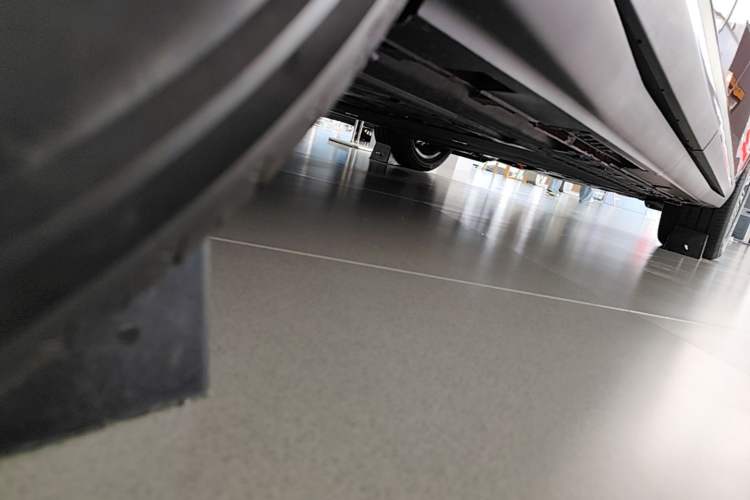 Used Chery Fengyun T11 2026 Model 220 Rear-Drive Dual IMAX Theater Edition Chassis Rear Right