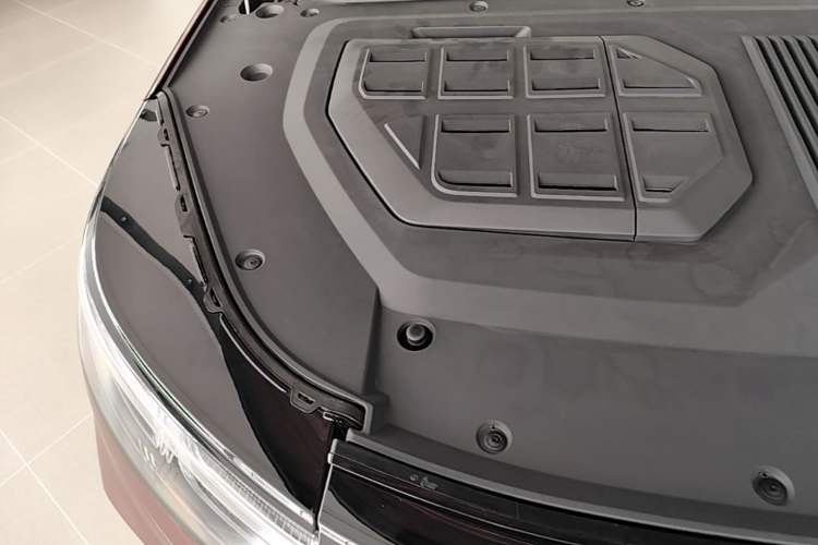Used Chery Fengyun T11 2026 Model 220 Rear-Drive Dual IMAX Theater Edition Engine Bay Right
