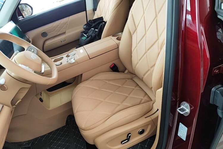 Used Chery Fengyun T11 2026 Model 220 Rear-Drive Dual IMAX Theater Edition Left Front Seat