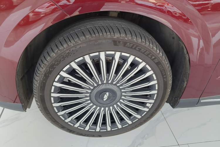 Used Chery Fengyun T11 2026 Model 220 All-Wheel Drive Family Fun Edition Left Front Wheel Hub