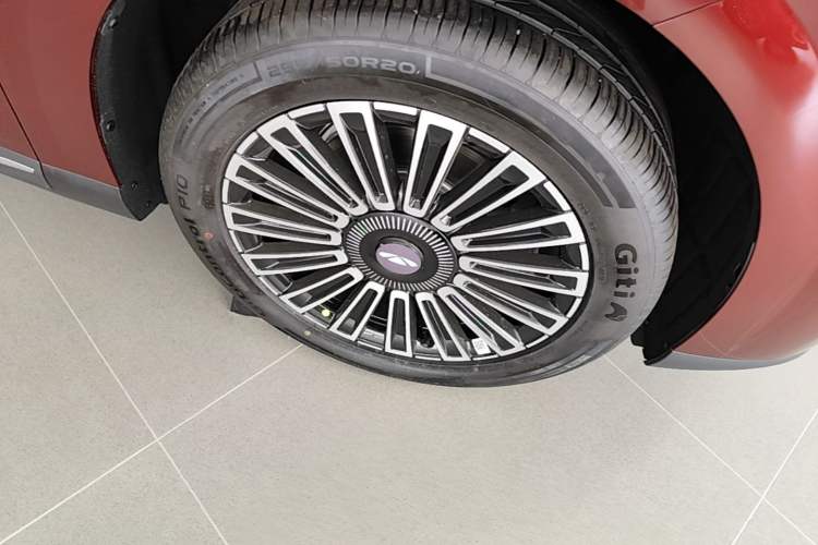 Used Chery Fengyun T11 2026 Model 220 Rear-Drive Dual IMAX Theater Edition Right Front Wheel Hub