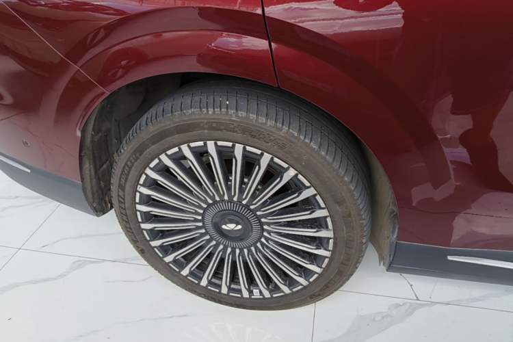 Used Chery Fengyun T11 2026 Model 220 All-Wheel Drive Family Fun Edition Right Rear Wheel Hub