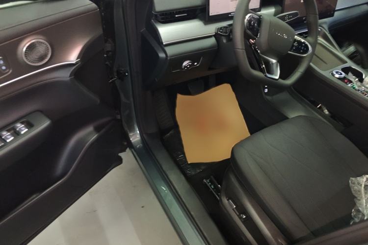Used Chery Fengyun T8 2025 1.5T 130 km Comfort Edition 7-Seater Interior 3