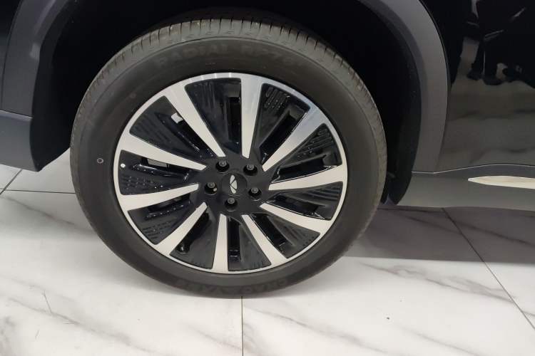 Used Chery Fengyun T8 2025 1.5T 130 km Comfort Edition 5-Seater Right Rear Wheel Hub
