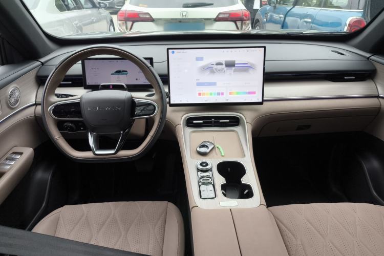 Used Chery Fengyun T8 2025 1.5T 130km Deluxe Version 5 Seats Center Console