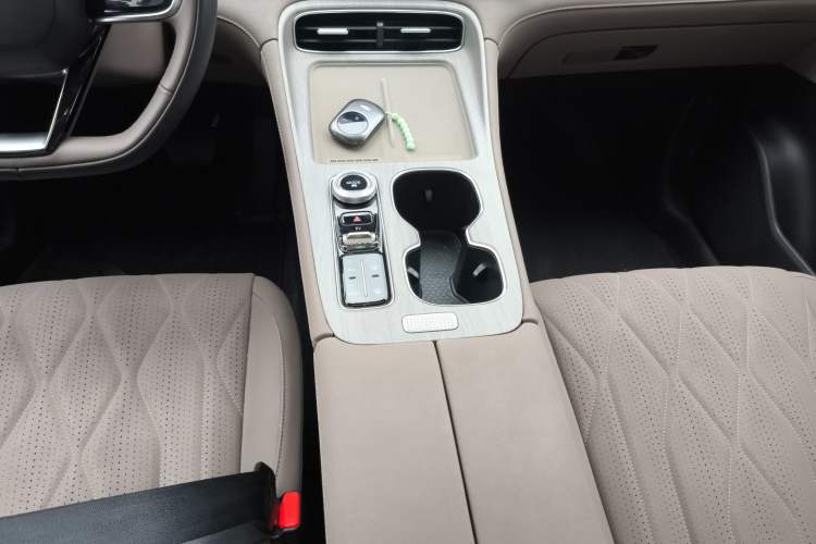 Used Chery Fengyun T8 2025 1.5T 130km Deluxe Version 5 Seats Gear Lever
