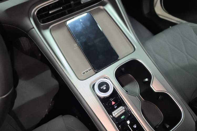 Used Chery Fengyun T8 2025 1.5T 130 km Luxury Edition 5-Seater Gear Lever