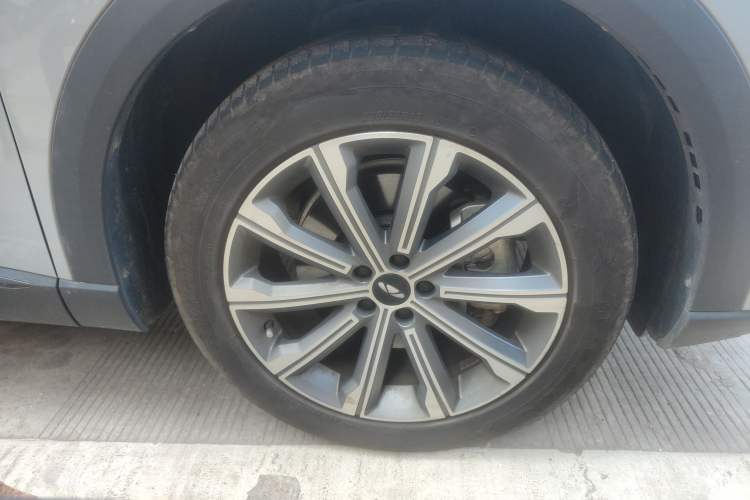 Used Chery Fengyun T9 2024 120 Long-Range Standard Version 5 Seats Lithium-NMC Battery Right Front Wheel Hub