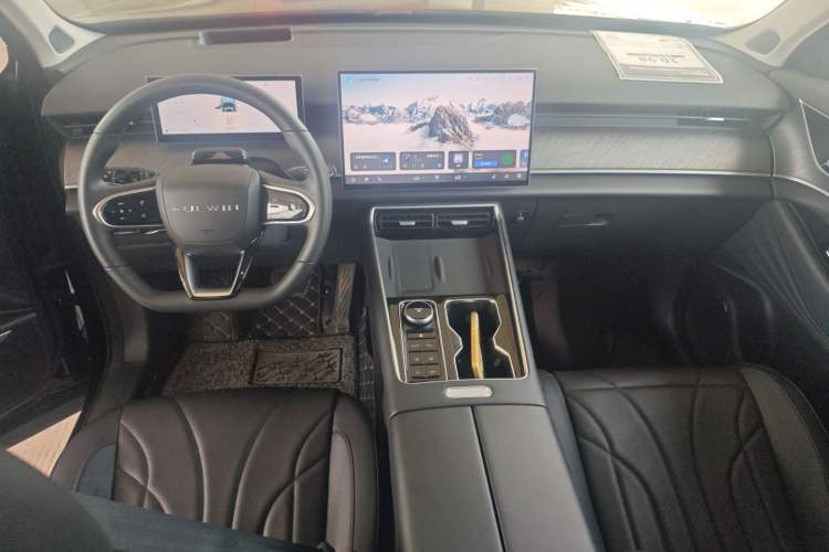 Used Chery Fengyun T9 2024 120 Long-Range Flagship Version 7 Seats Ternary Lithium Center Console