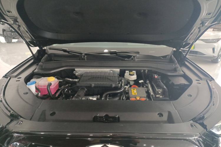 Used Chery Fengyun T9 2024 120 Long-Range Flagship Version 7 Seats Ternary Lithium Engine Bay