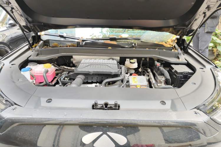 Used Chery Fengyun T9 2024 120 Long-Range Flagship Version 7 Seats Lithium Iron Phosphate Engine Bay